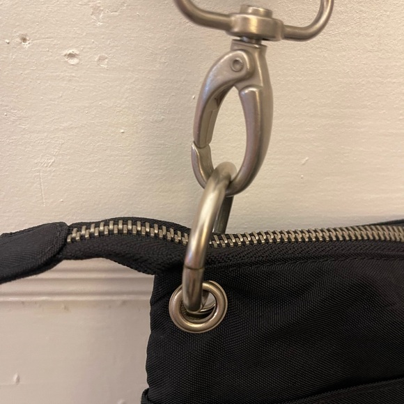 Baggallini Sydney Crossbody Bag Nylon Water Resistant Adjustable Strap Black - Picture 2 of 10